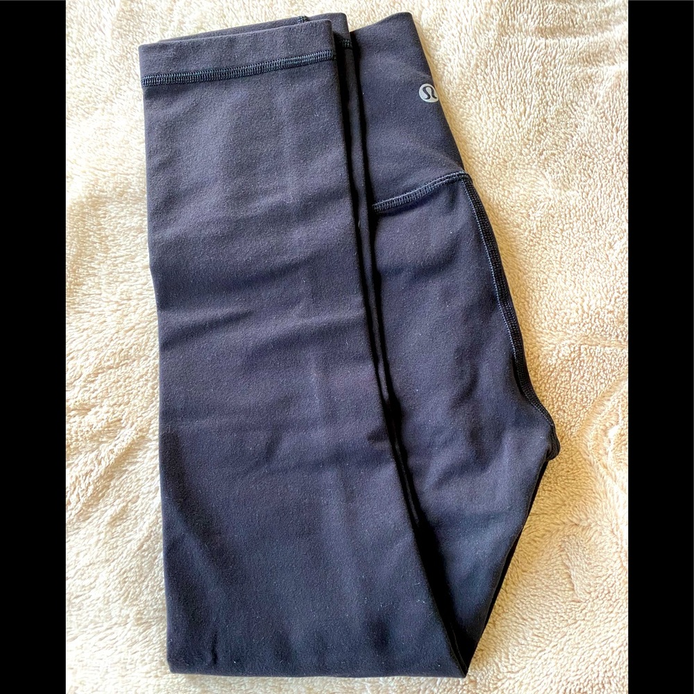 Black lululemon wunder under